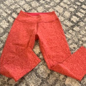 Beyond Yoga coral Capri leggings small